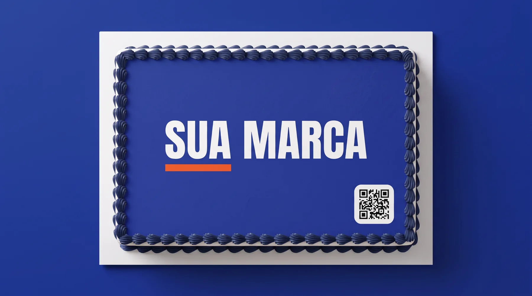 Bolo com impressão comestível cobrindo todo o topo: fundo azul cobalto com o logotipo SUA MARCA em branco e QR no canto.